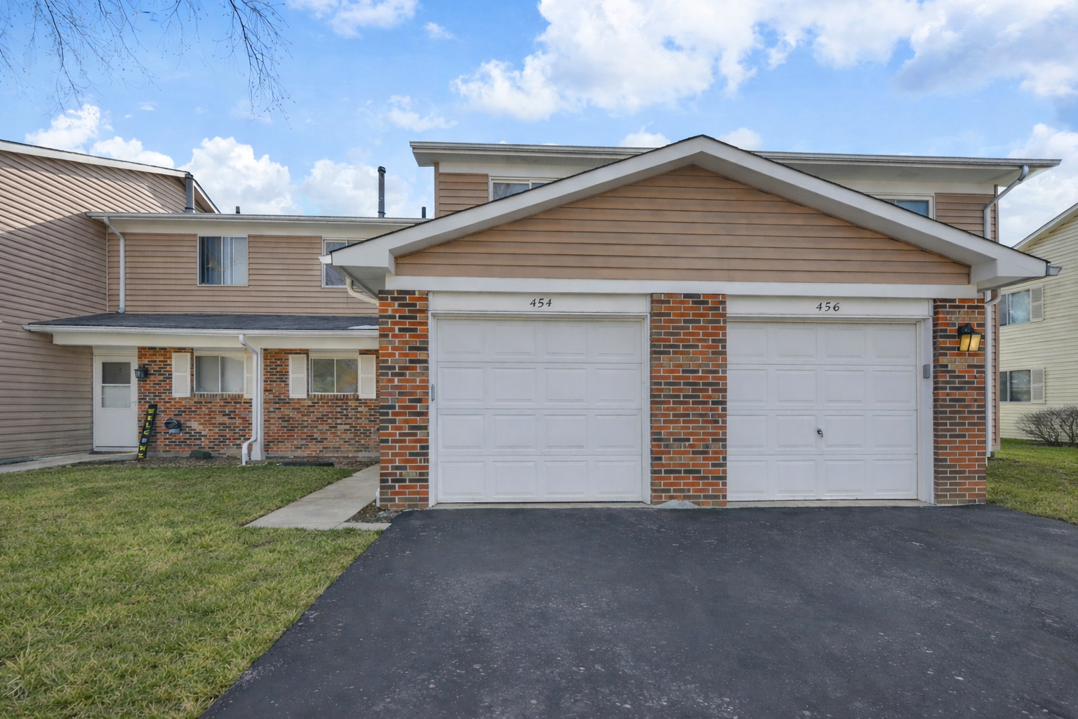 454 Esselen Court Carol Stream IL 60188
