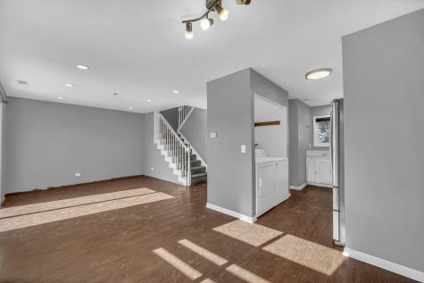 454 Esselen Court Carol Stream IL 60188
