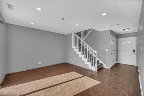 454 Esselen Court Carol Stream IL 60188