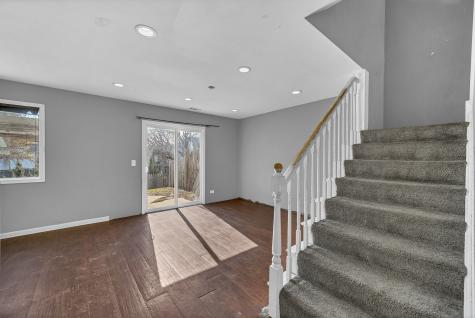 454 Esselen Court Carol Stream IL 60188