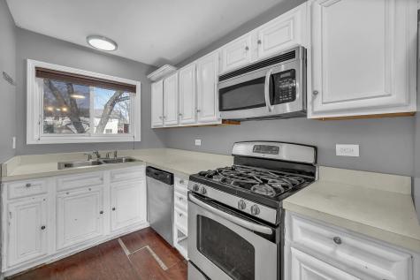 454 Esselen Court Carol Stream IL 60188