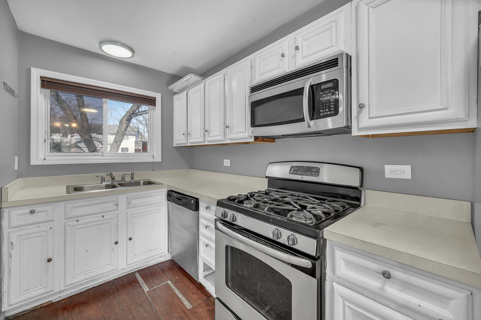 454 Esselen Court Carol Stream IL 60188