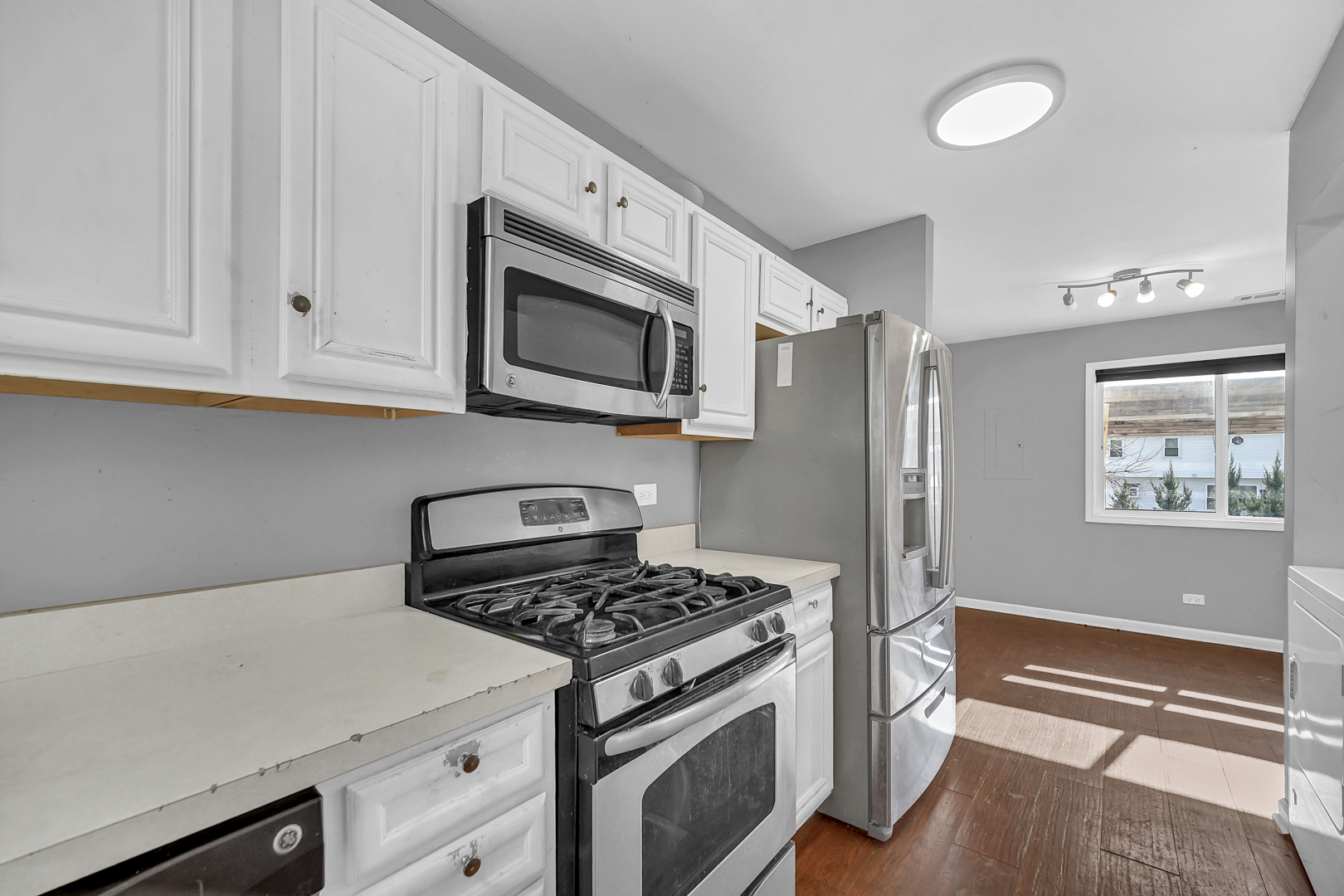 454 Esselen Court Carol Stream IL 60188