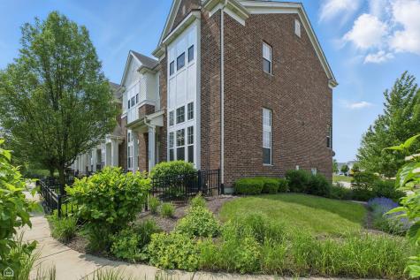 652 Grosvenor Lane Aurora IL 60504