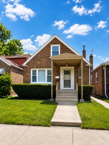 9755 South Maryland Avenue Chicago IL 60628