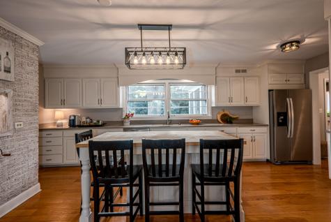 702 Maple Lane Geneva IL 60134