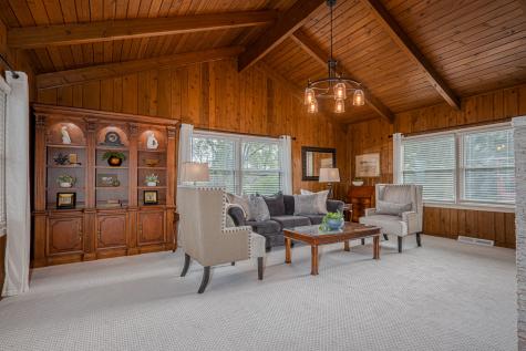 702 Maple Lane Geneva IL 60134