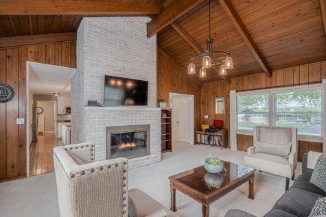 702 Maple Lane Geneva IL 60134
