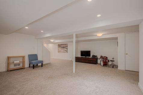 702 Maple Lane Geneva IL 60134