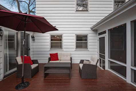 702 Maple Lane Geneva IL 60134
