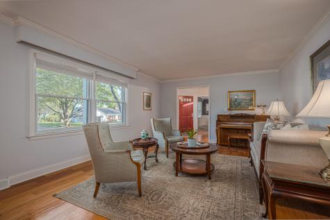 702 Maple Lane Geneva IL 60134