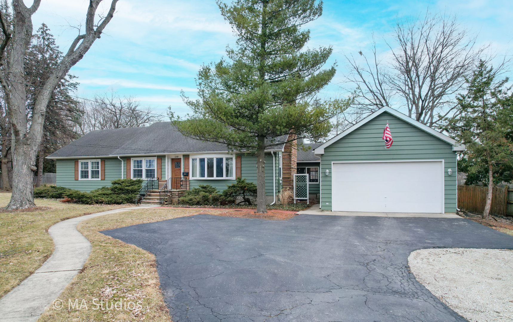 1219 Golf Lane Wheaton IL 60189