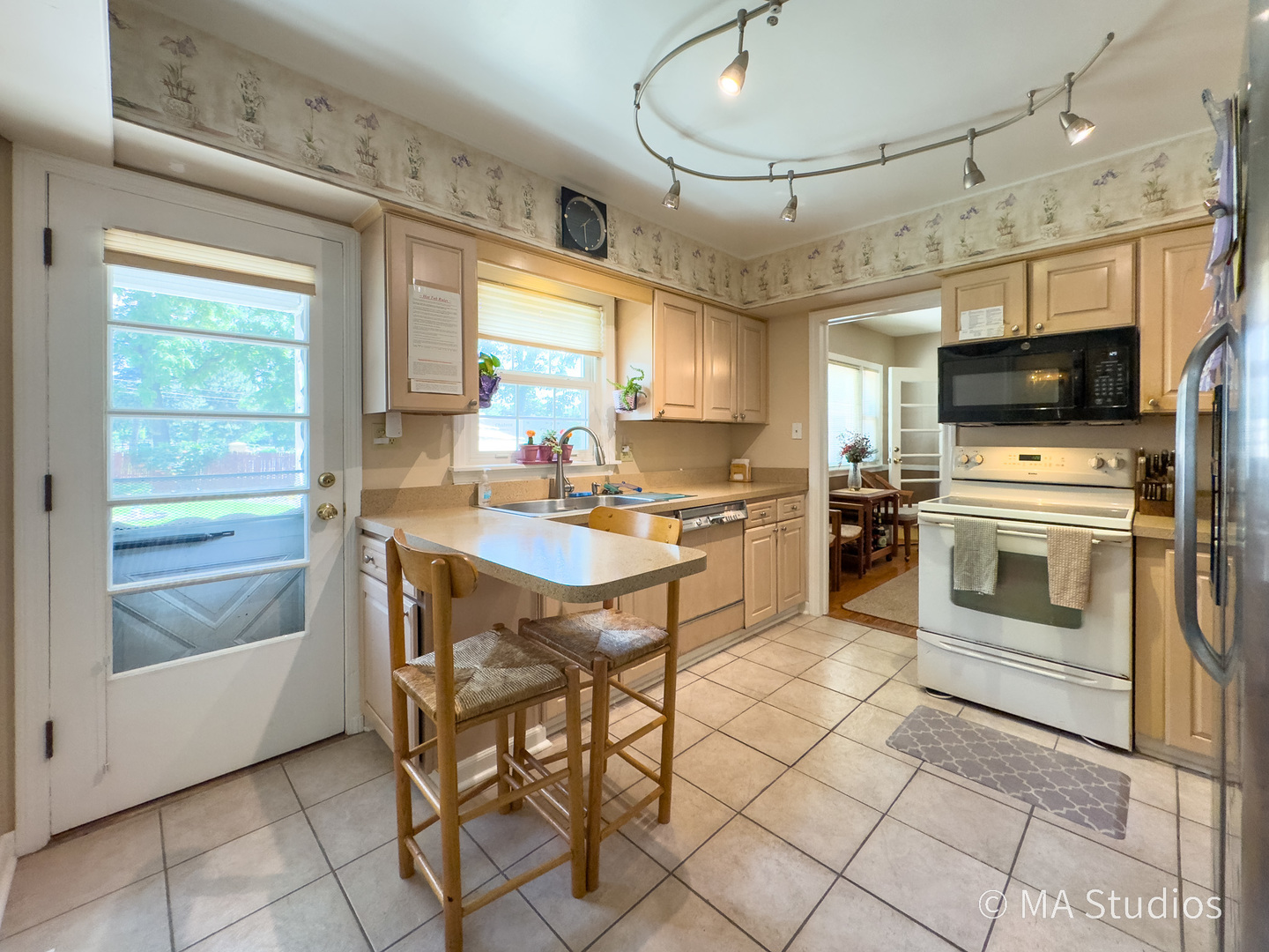 1219 Golf Lane Wheaton IL 60189