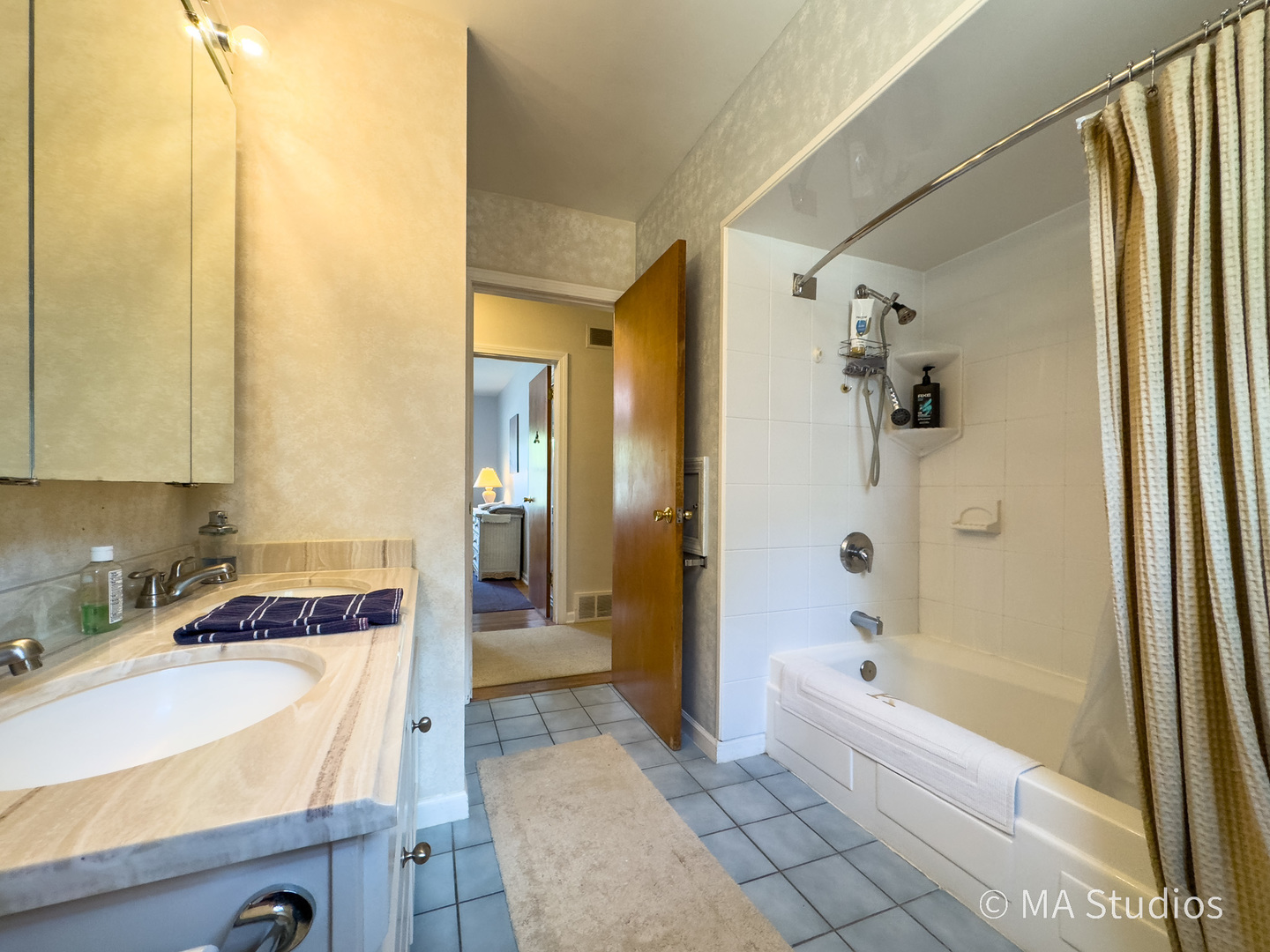 1219 Golf Lane Wheaton IL 60189
