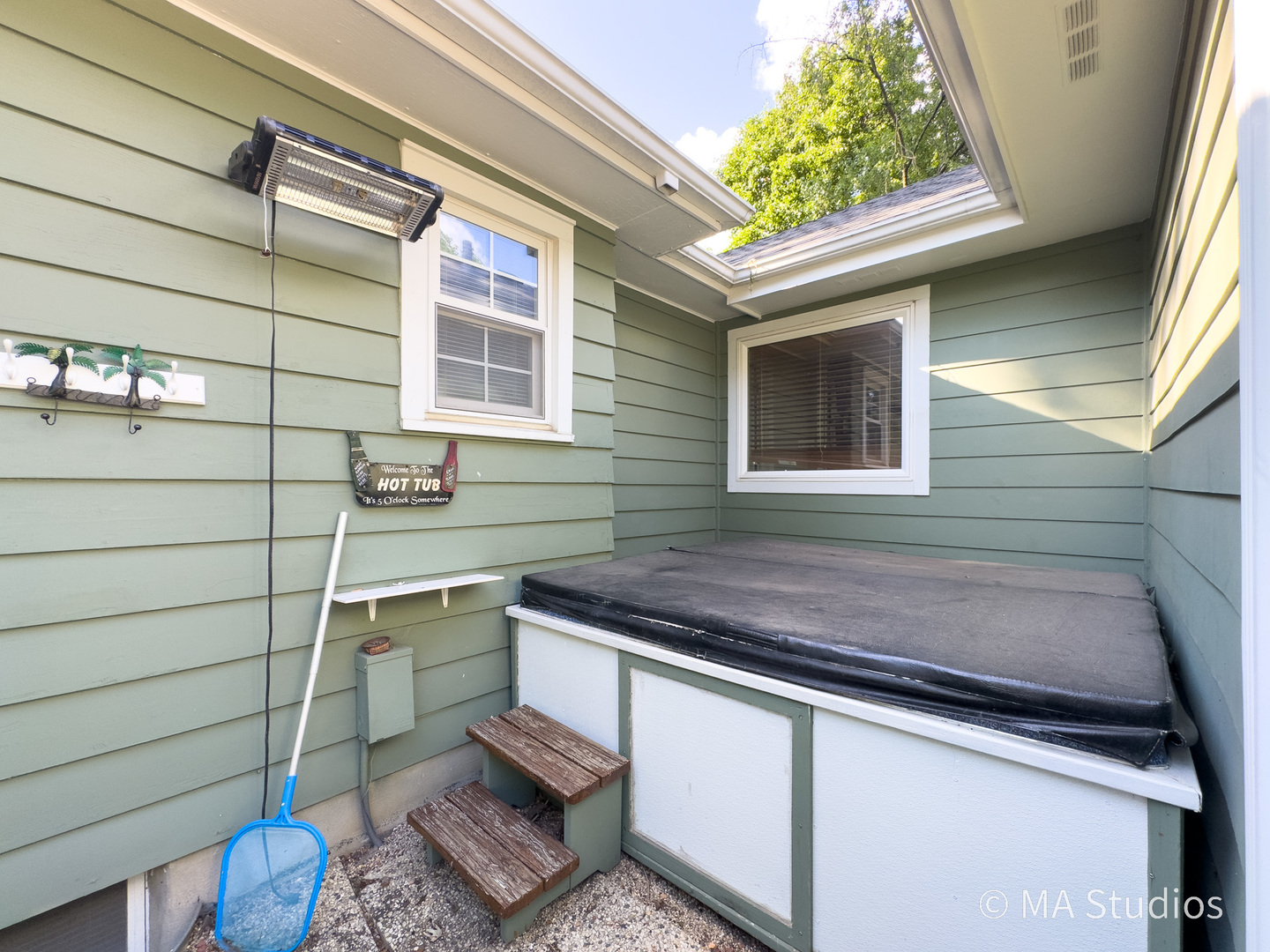 1219 Golf Lane Wheaton IL 60189