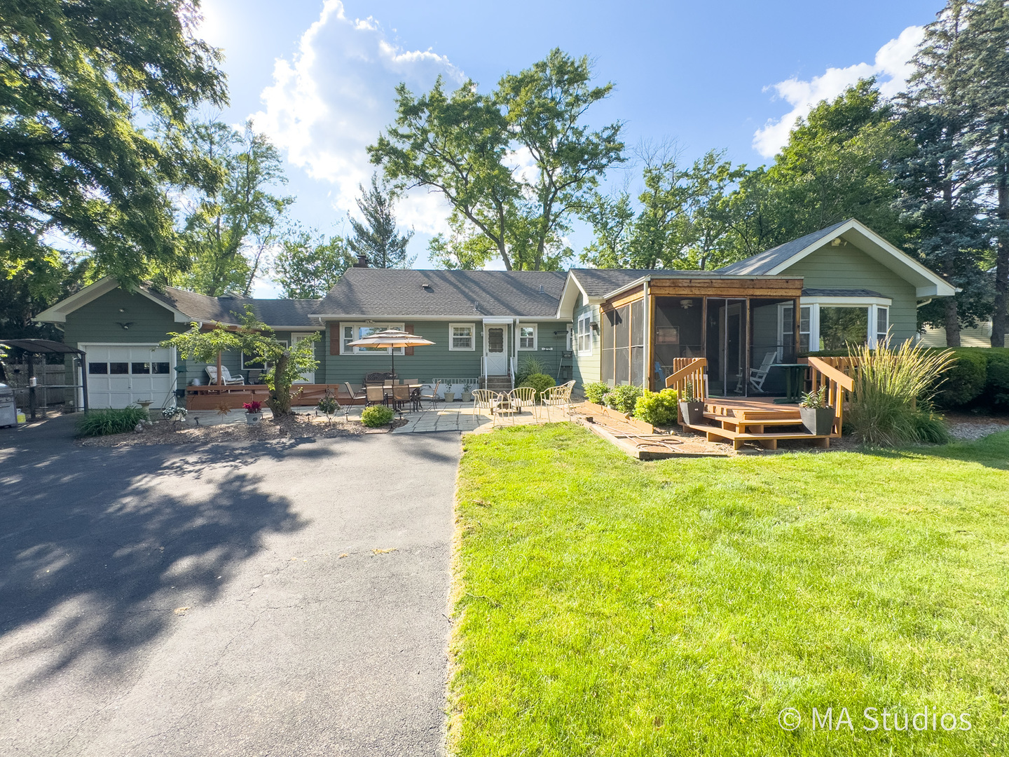 1219 Golf Lane Wheaton IL 60189