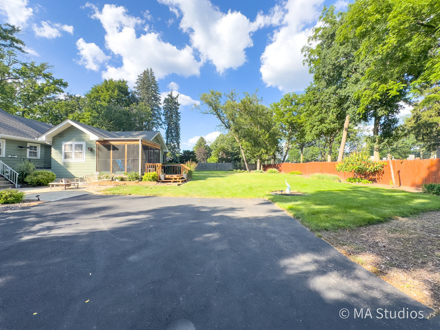 1219 Golf Lane Wheaton IL 60189