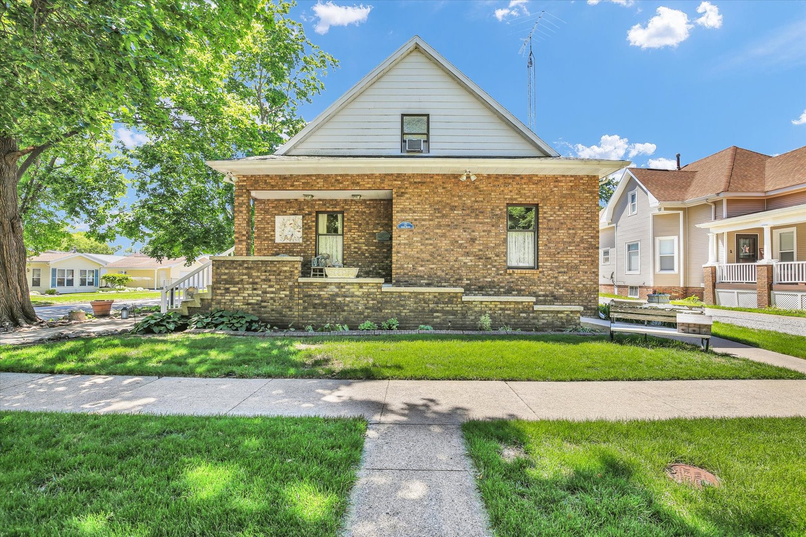 12 South Walnut Street Villa Grove IL 61956