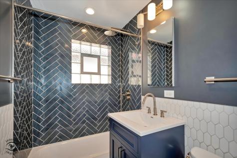 6219 West Montrose Avenue Chicago IL 60634