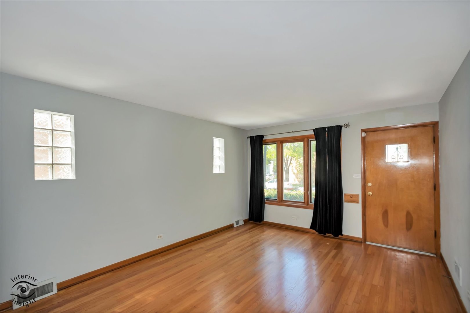 6219 West Montrose Avenue Chicago IL 60634