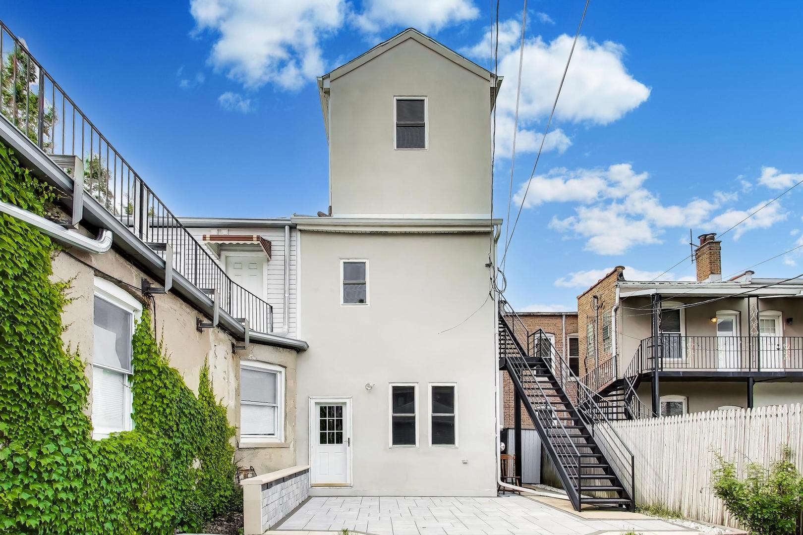 2157 West Erie Street Chicago IL 60612