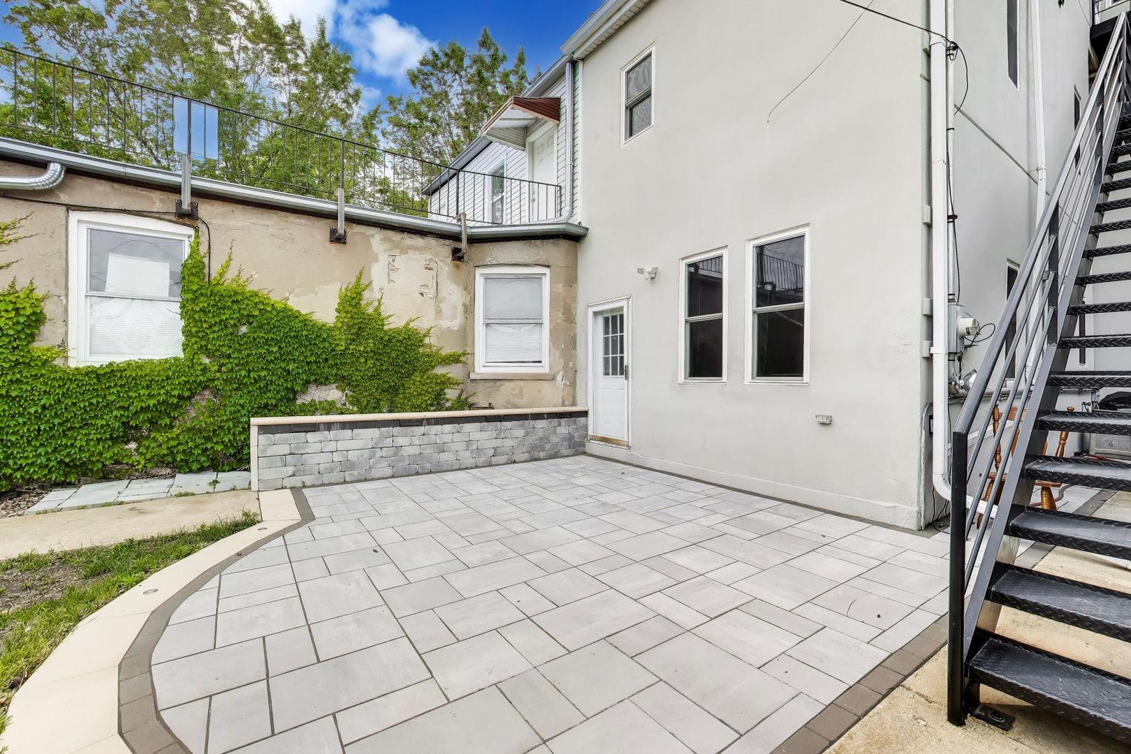 2157 West Erie Street Chicago IL 60612