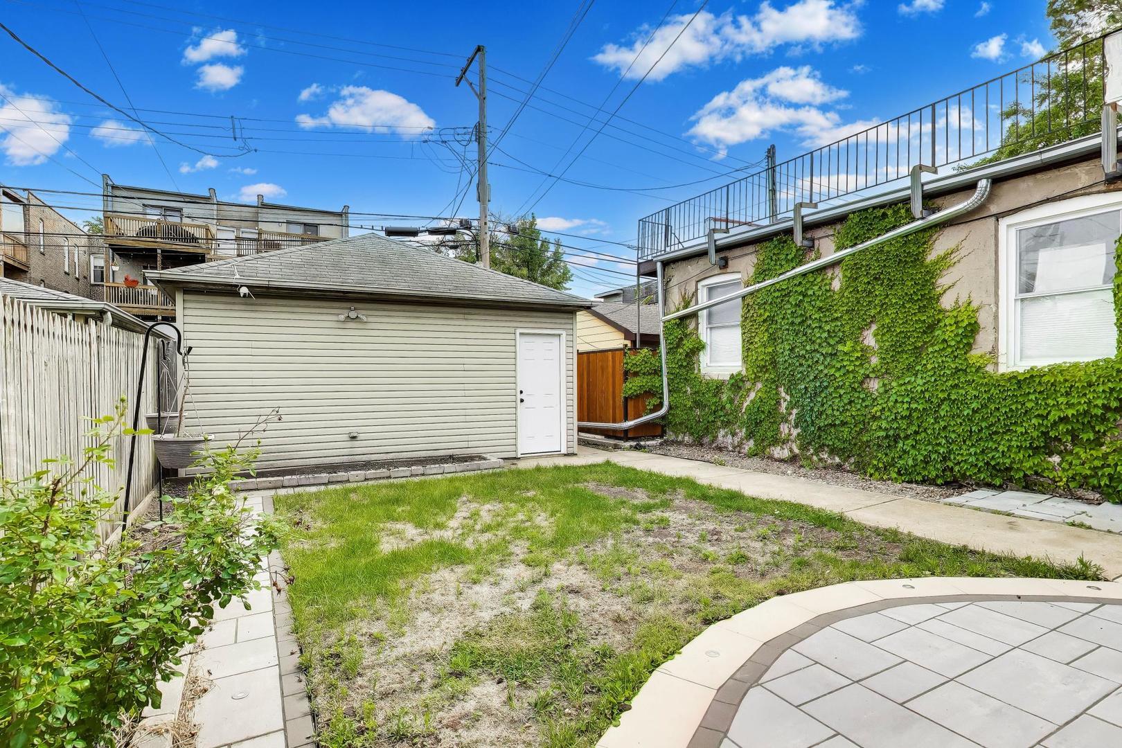 2157 West Erie Street Chicago IL 60612