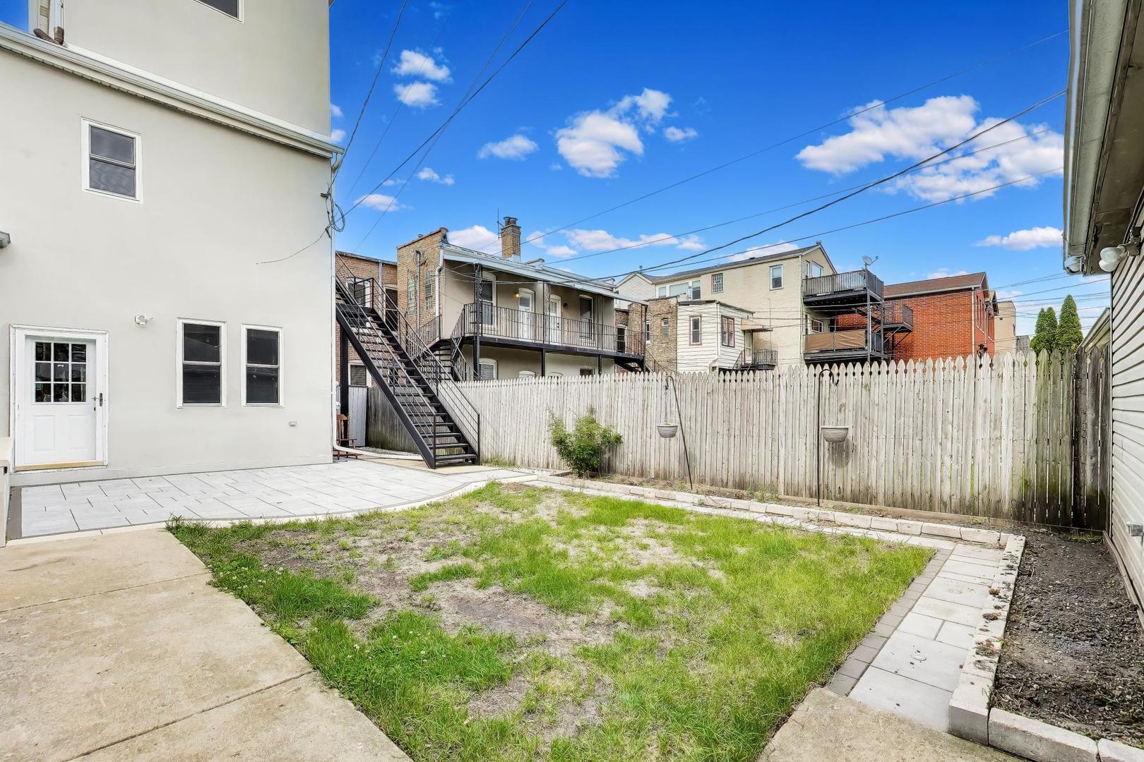 2157 West Erie Street Chicago IL 60612
