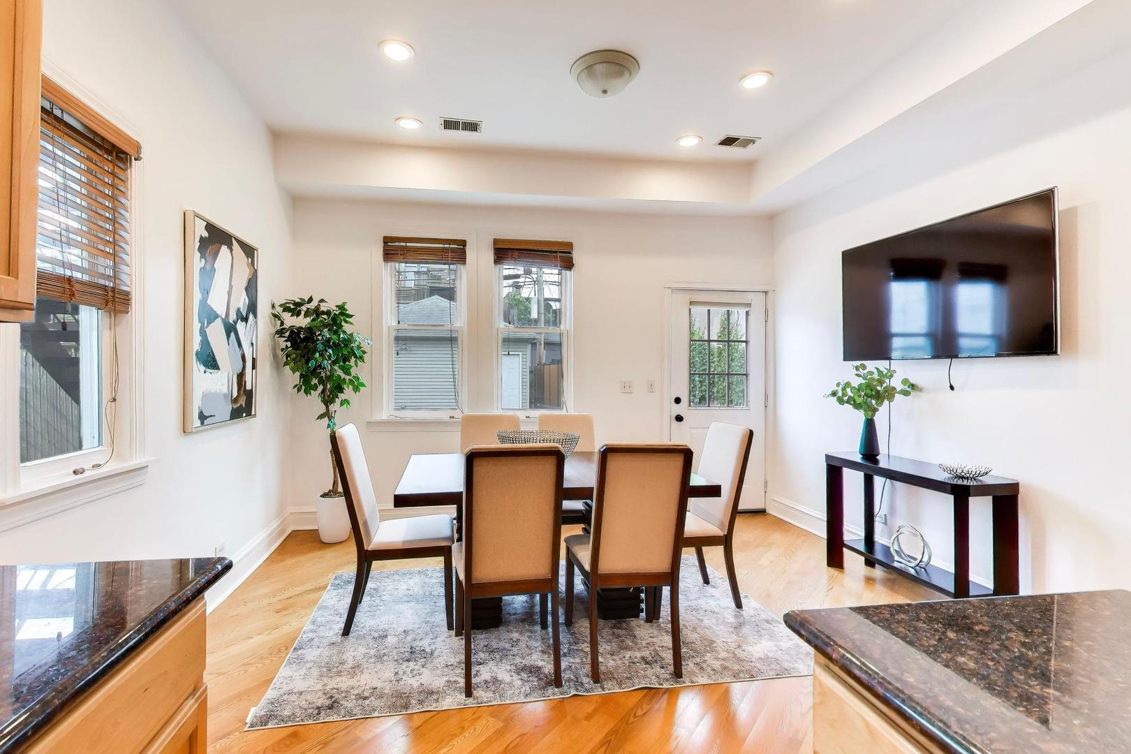 2157 West Erie Street Chicago IL 60612