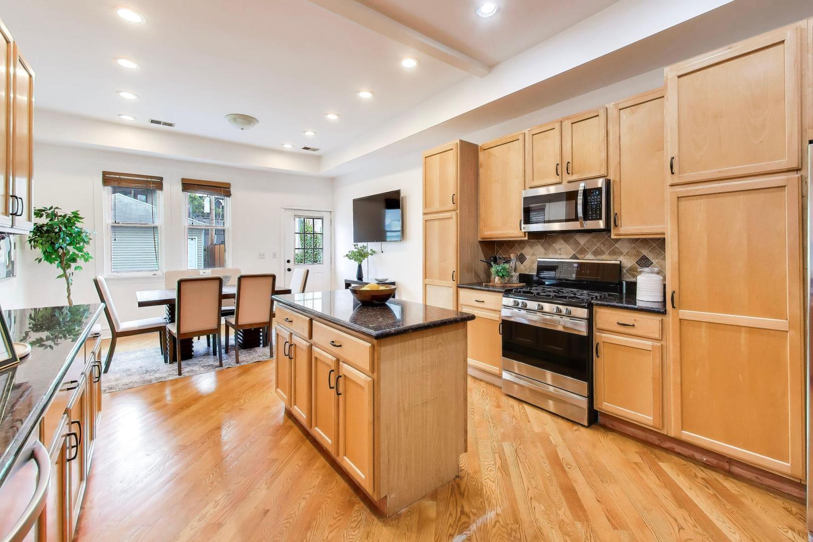 2157 West Erie Street Chicago IL 60612
