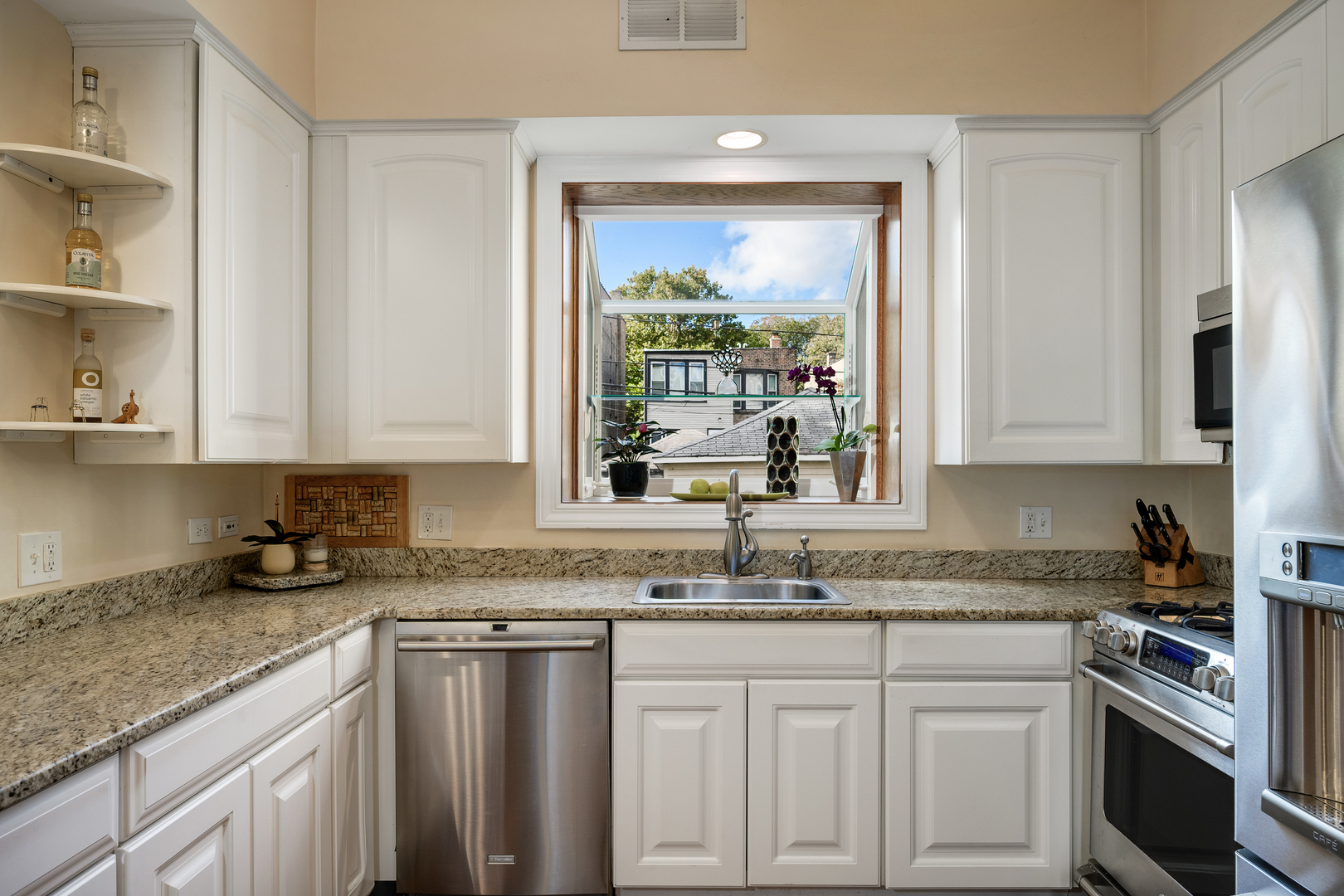 6316 North Magnolia Avenue Chicago IL 60660