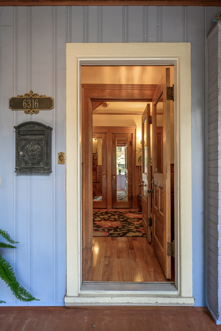 6316 North Magnolia Avenue Chicago IL 60660