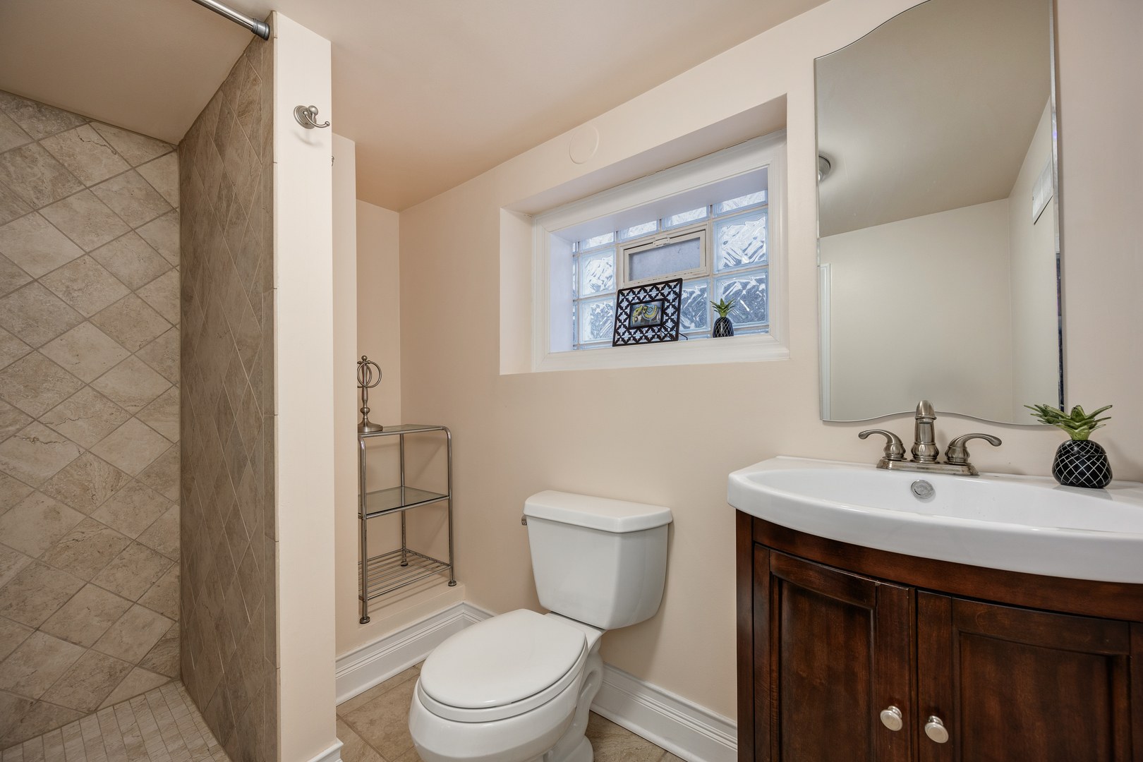 6316 North Magnolia Avenue Chicago IL 60660