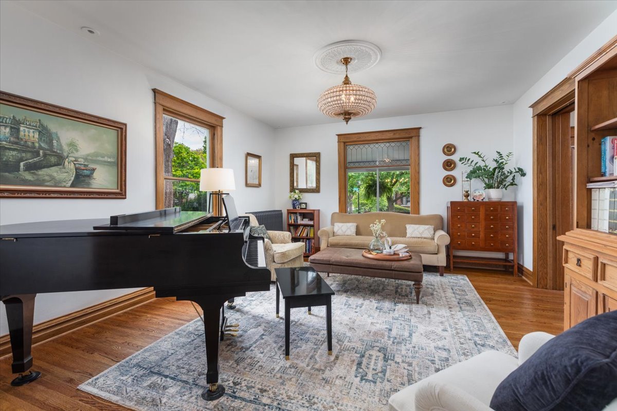 23 North Columbia Street Naperville IL 60540