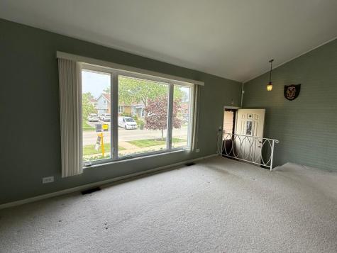 8945 North Lyons Street Des Plaines IL 60016
