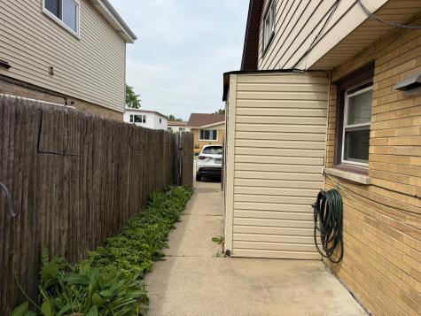 8945 North Lyons Street Des Plaines IL 60016