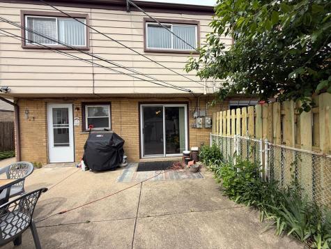 8945 North Lyons Street Des Plaines IL 60016