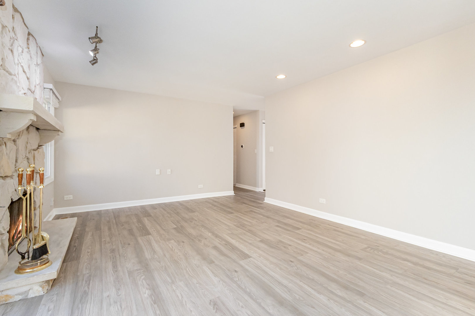 2476 Village Court Aurora IL 60504