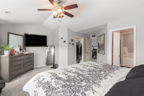 292 South Oak Creek Lane Romeoville IL 60446