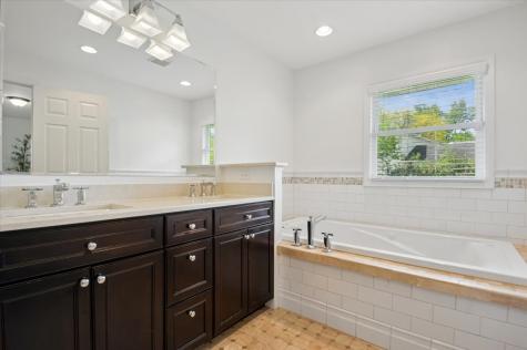 652 South Middleton Avenue Palatine IL 60067