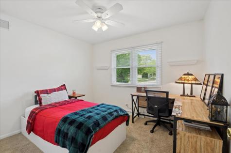652 South Middleton Avenue Palatine IL 60067