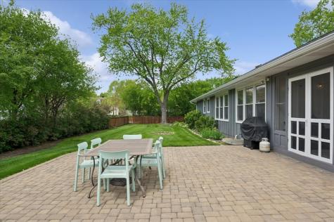 652 South Middleton Avenue Palatine IL 60067