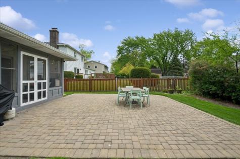 652 South Middleton Avenue Palatine IL 60067
