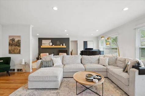 652 South Middleton Avenue Palatine IL 60067