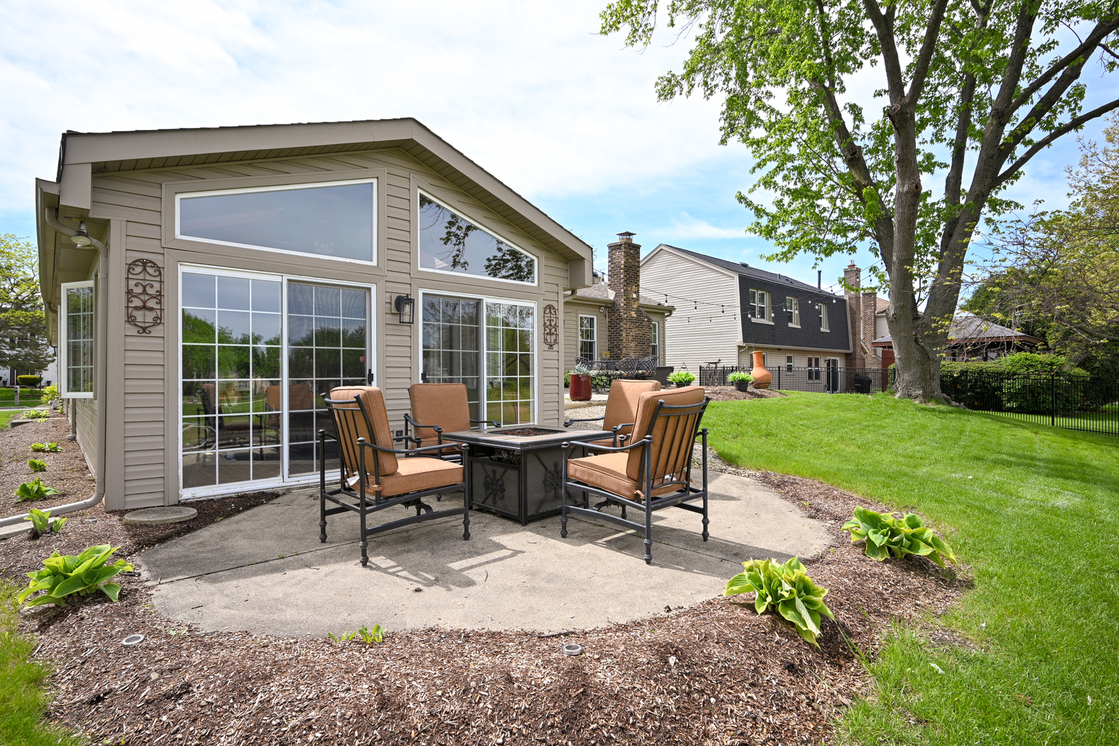 2234 Appleby Drive Wheaton IL 60189