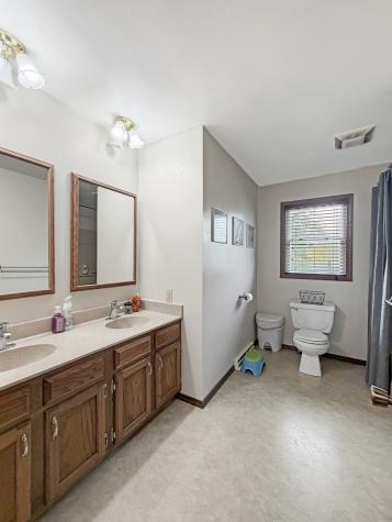 2711 Royal Oaks Drive Freeport IL 61032