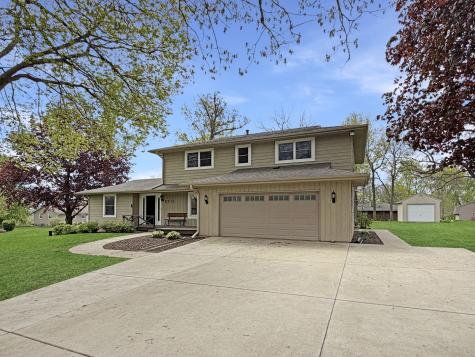 2711 Royal Oaks Drive Freeport IL 61032