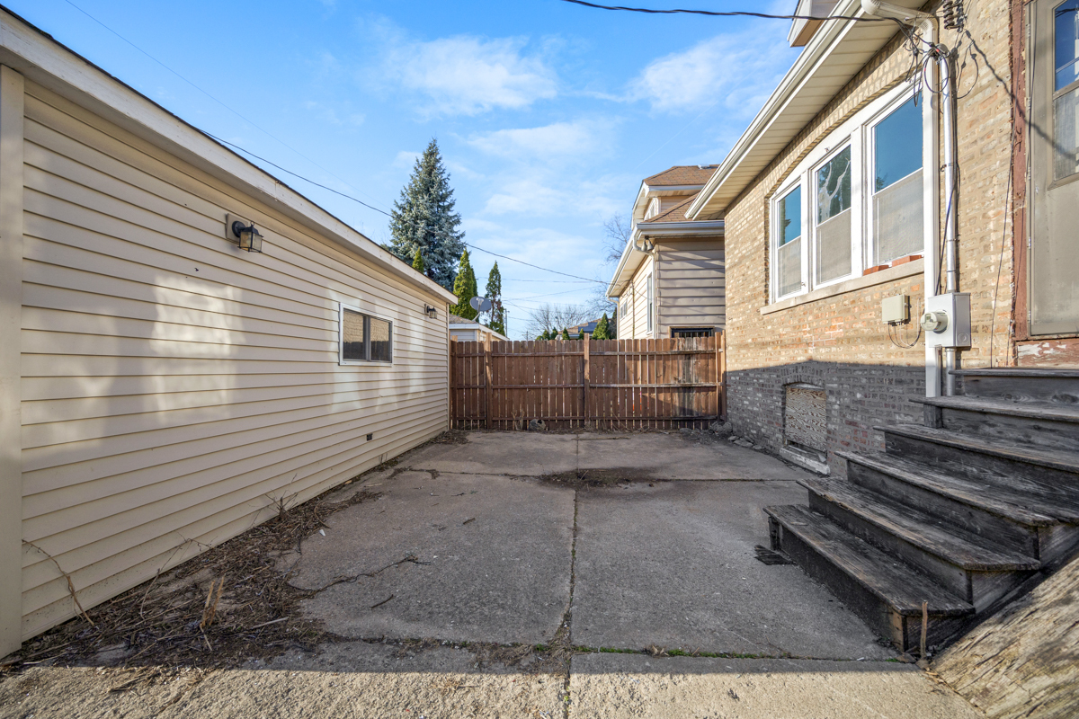 1748 North New England Avenue Chicago IL 60707