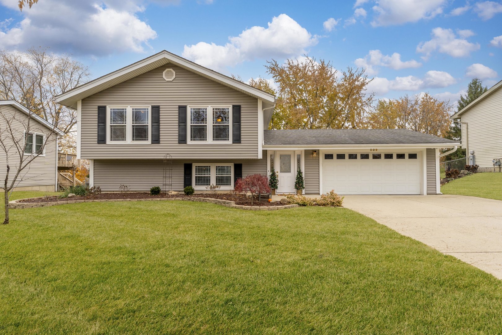 309 Plymouth Lane NW Bloomingdale IL 60108