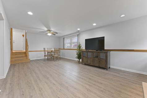 309 Plymouth Lane NW Bloomingdale IL 60108
